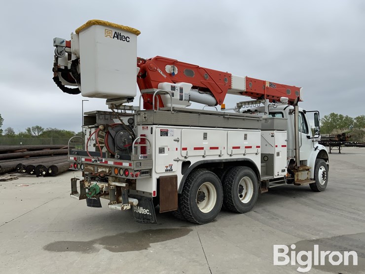 2013-freightliner-m2-106-image-5
