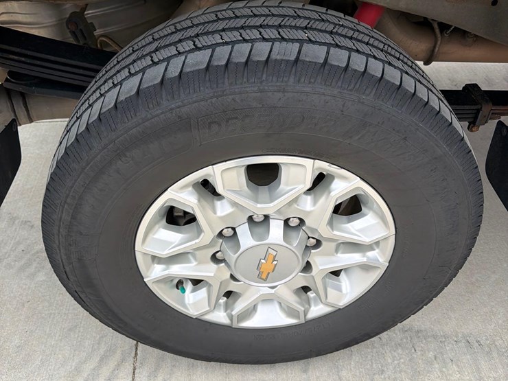 2021-chevrolet-2500hd-image-21