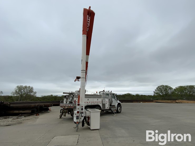2014-freightliner-m2-106-image-13