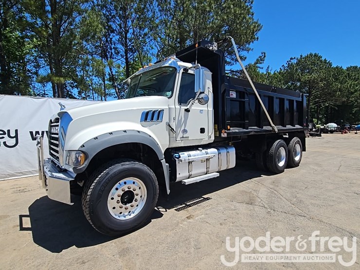 2021-mack-gr64f-image-1
