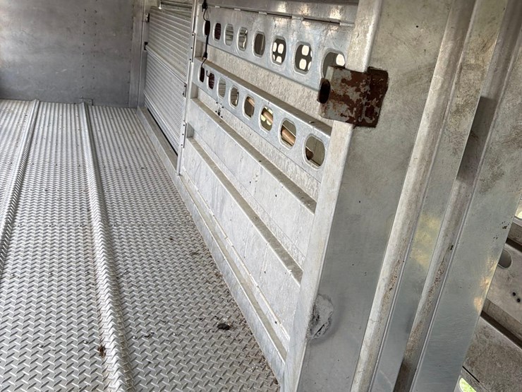 2008-wilson-livestock-trailer-image-61