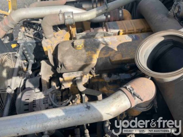 2021-caterpillar-730-image-16