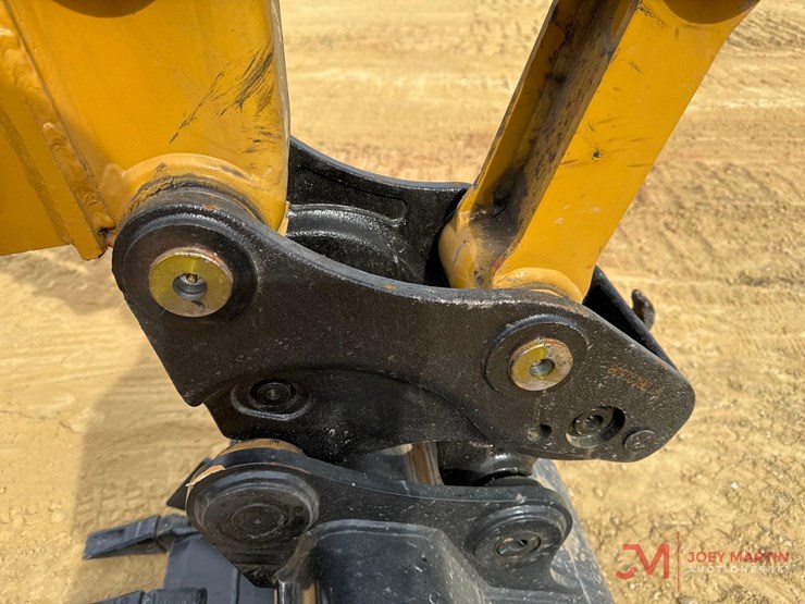2021-caterpillar-305.5-image-11