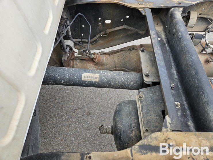 2019-massey-ferguson-730-image-19