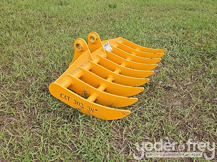 2026-caterpillar-303-image-1