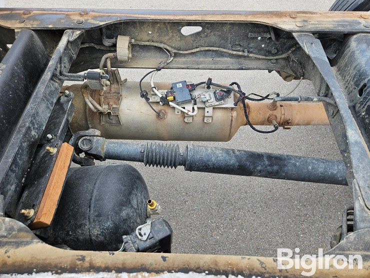 2019-massey-ferguson-730-image-18