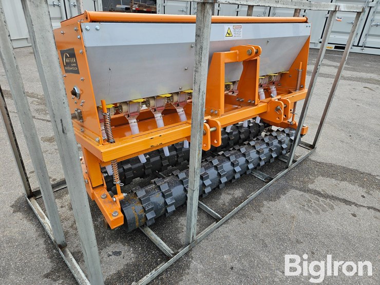 2025-caterpillar-12-image-3