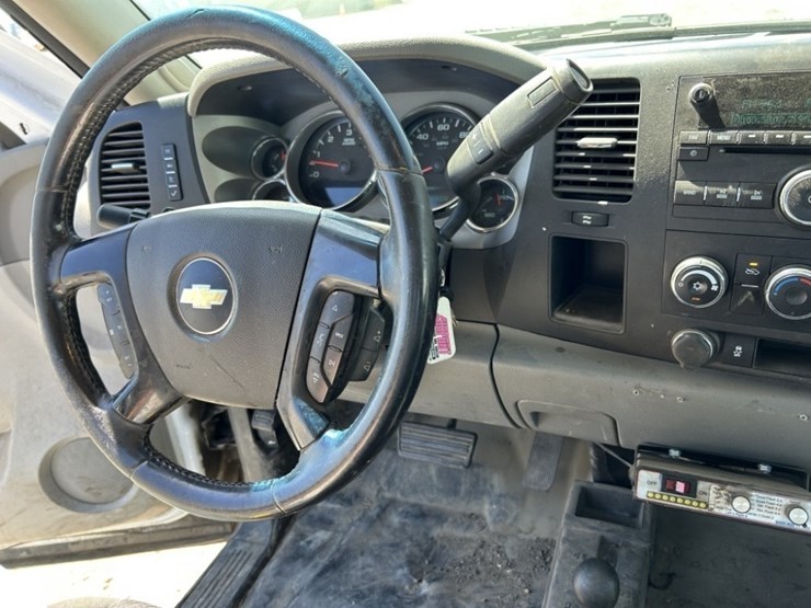 2012-chevrolet-silverado-2500-image-18