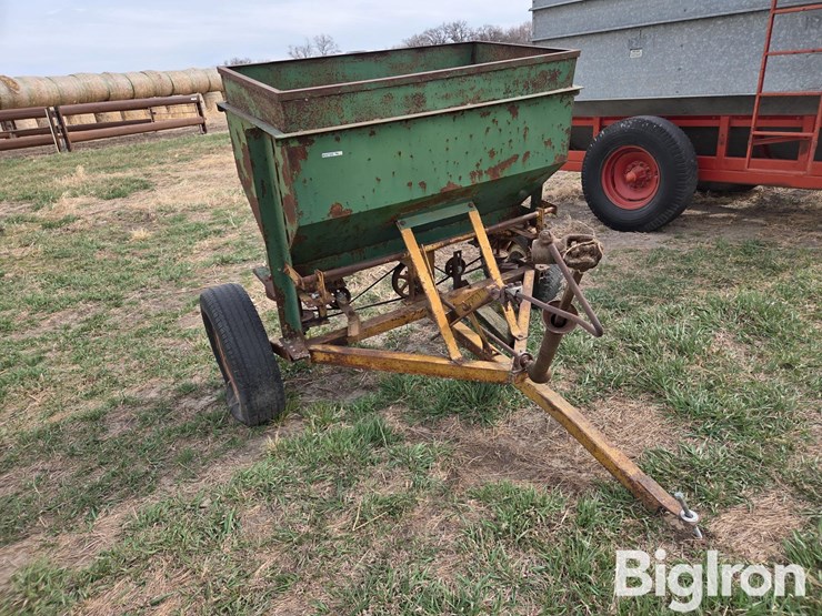 shop-built-seeder/fertilizer-spreader-image-3