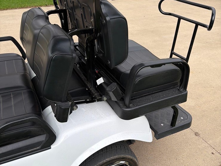 2023-evolution-electric-golf-cart-1-owner-image-9