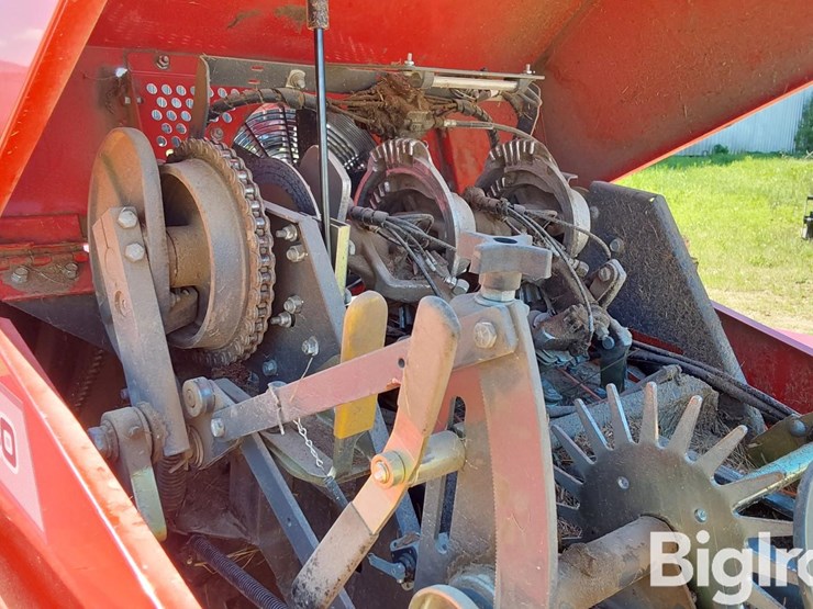 2023-massey-ferguson-1840-image-11