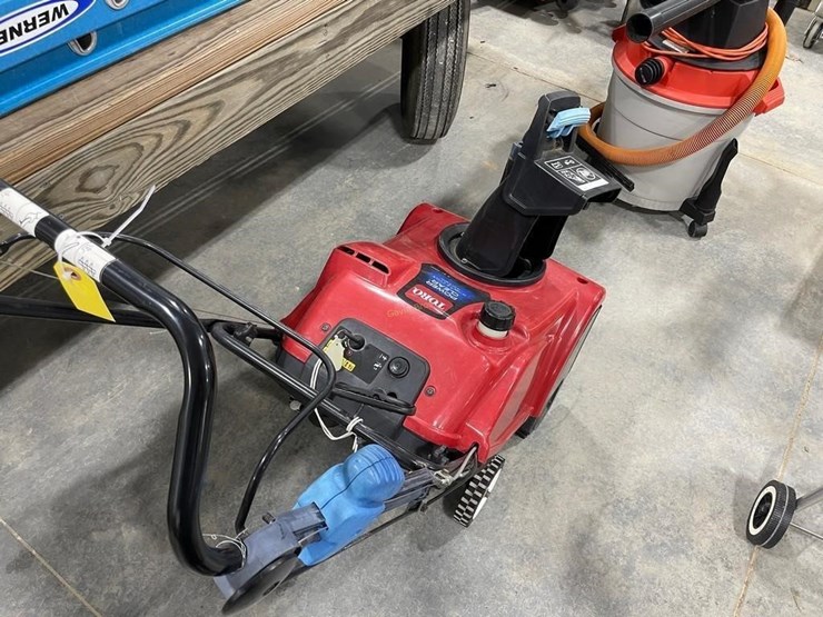 toro-power-clear-snowblower-image-2
