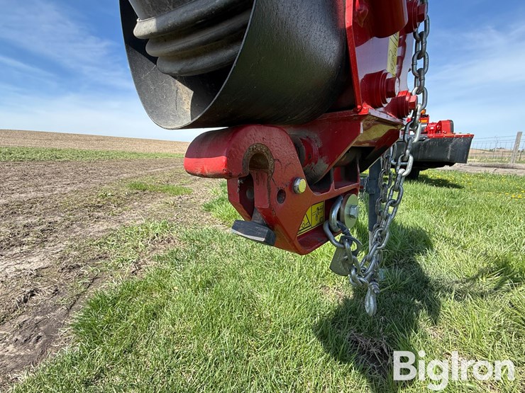 2021-new-holland-1000-image-11