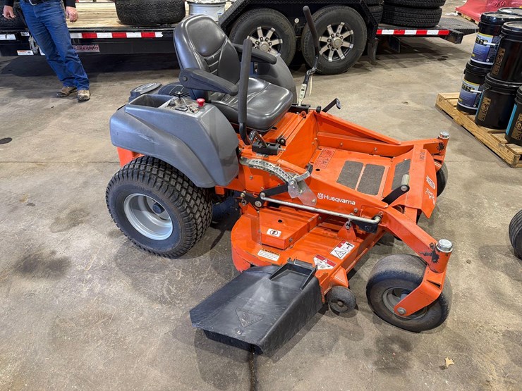 husqvarna-mz52-zero-turn-lawnmower-image-4