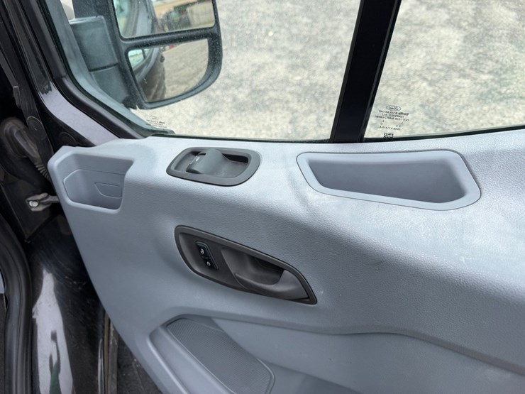 2015-ford-transit-image-9