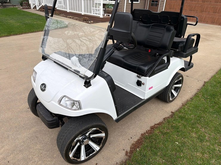 2023-evolution-electric-golf-cart-1-owner-image-21