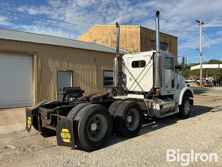2000-freightliner-fld120-image-5