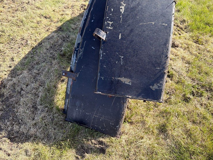 bextra-west-round-bale-hay-feeder-extension-image-3