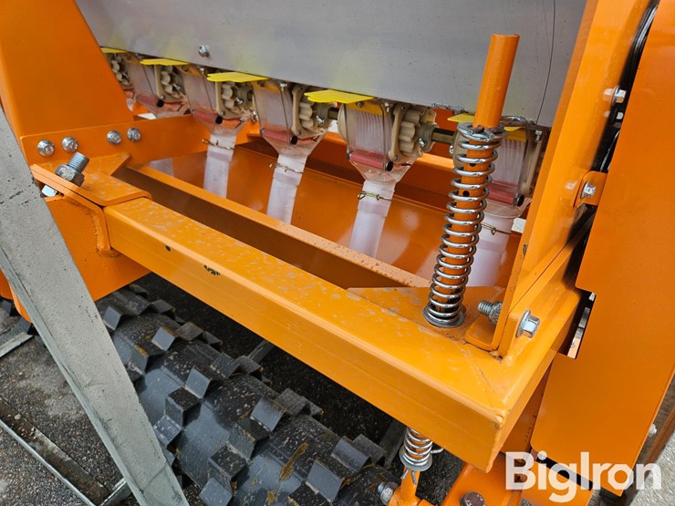2025-caterpillar-12-image-14