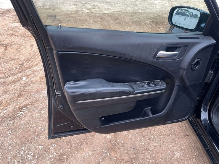 2015-dodge-charger-4-door-police-cruiser-(130,607-miles)-image-9