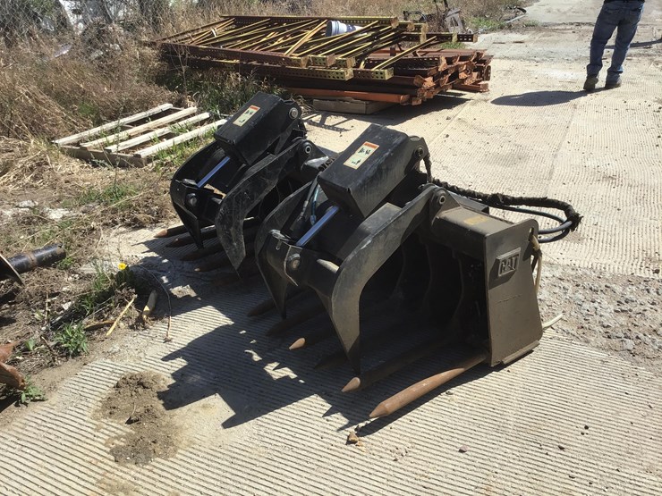 caterpillar-hydraulic-skidsteer-grapple-image-1