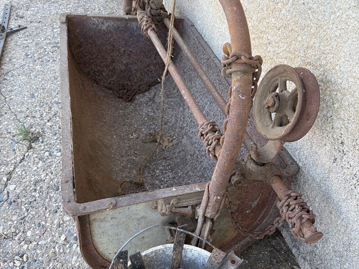 manure-carrier-for-barn-image-6