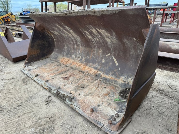 #3958-•-approx-10'-loader-bucket-image-1