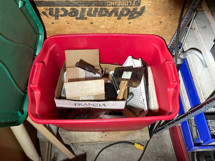 #7040-•-tote-of-painting-supplies-image-2