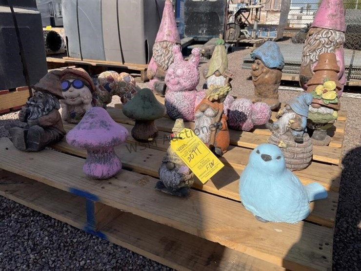 pallet-of-asst-concrete-statues-image-3