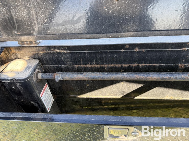 2009-load-max-tri/a-gooseneck-flatbed-trailer-image-9
