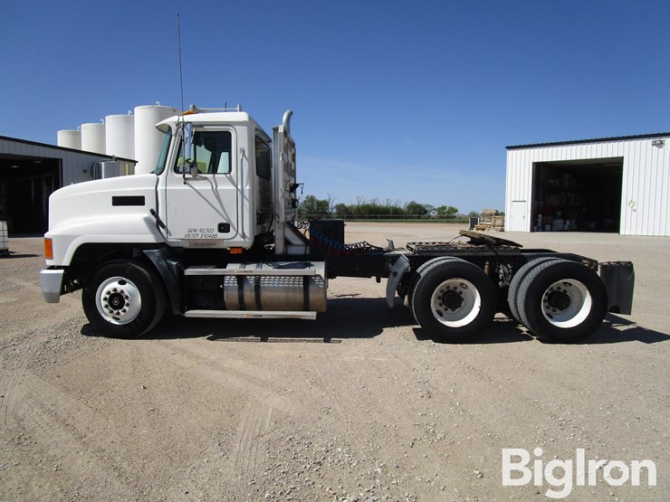 2003-mack-ch613-image-8