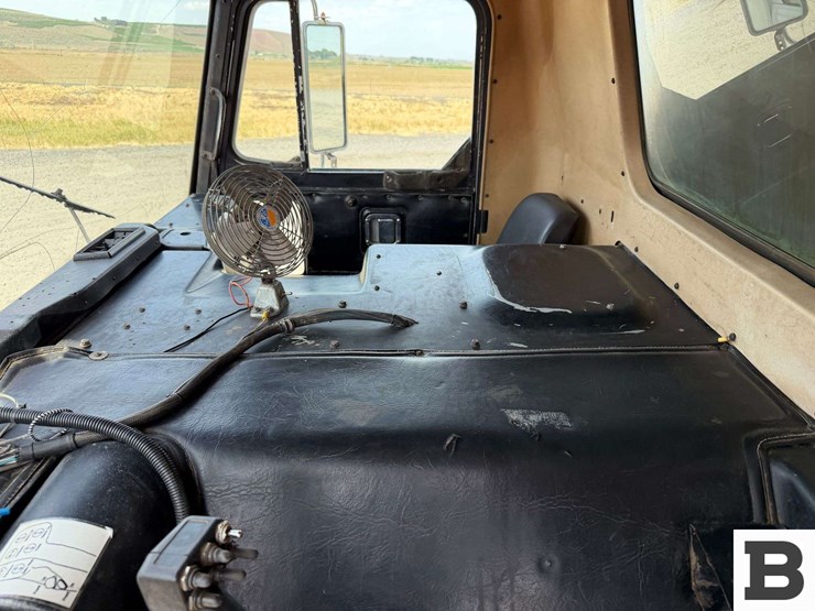 1994-peterbilt-320-image-60