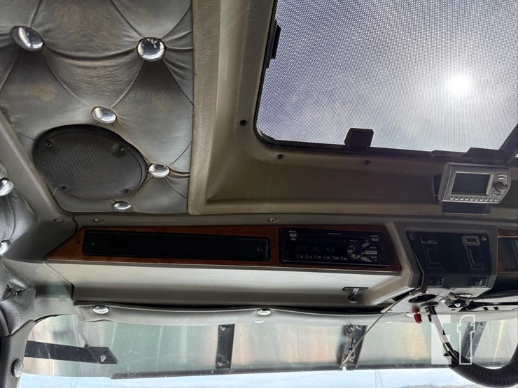 2001-kenworth-w900-image-69