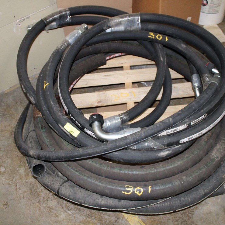 PALLET OF HOSES IN TWO SIZES