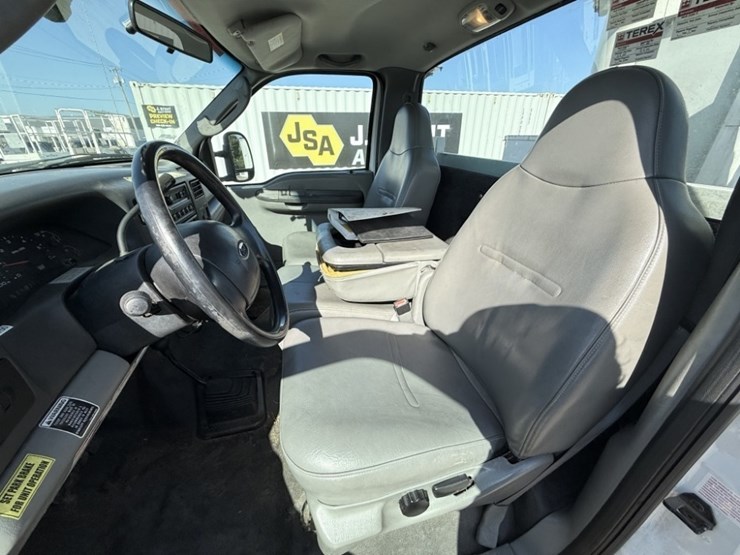 2004-ford-f550-sd-image-25