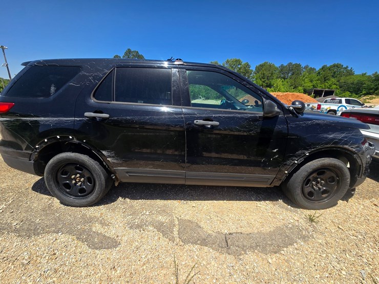 2016-ford-explorer-image-5