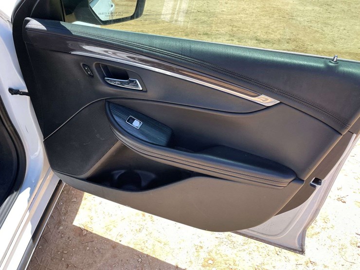 2017-chevrolet-impala-4-door-sedan-(180,759-miles)-image-17