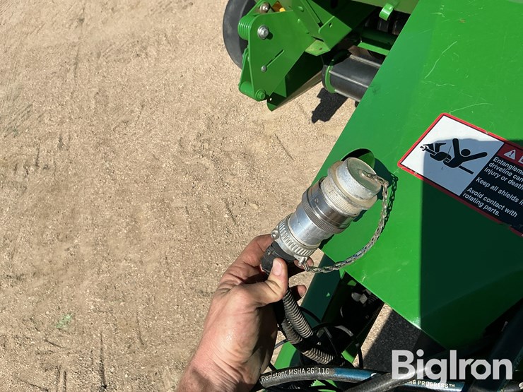 2021-john-deere-560r-image-14