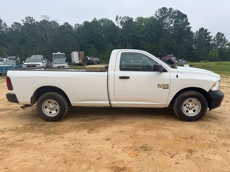 2019-ram-1500-classic-image-7
