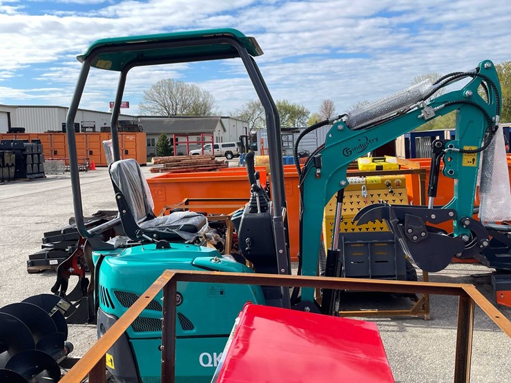 #9046-•-unused-cf-industry-qk16r-mini-excavator-(o12)-image-2