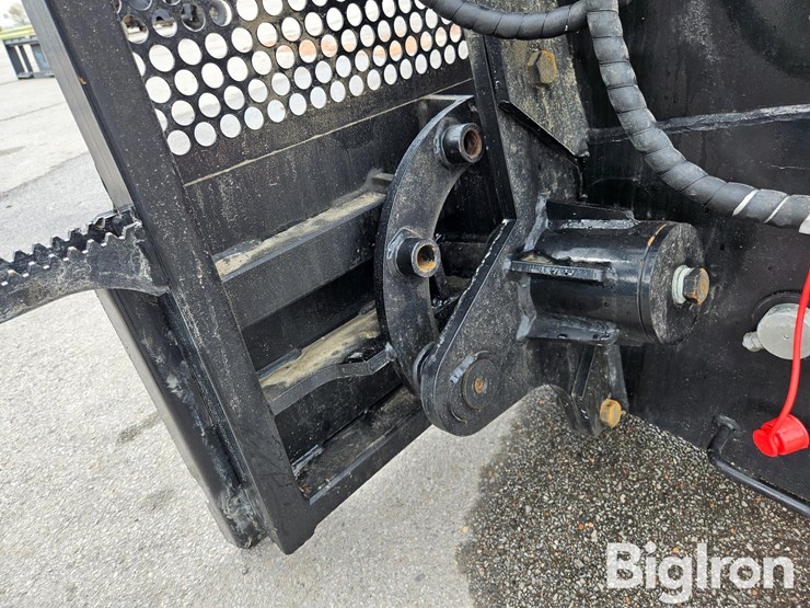 2026-massey-ferguson-730-image-15