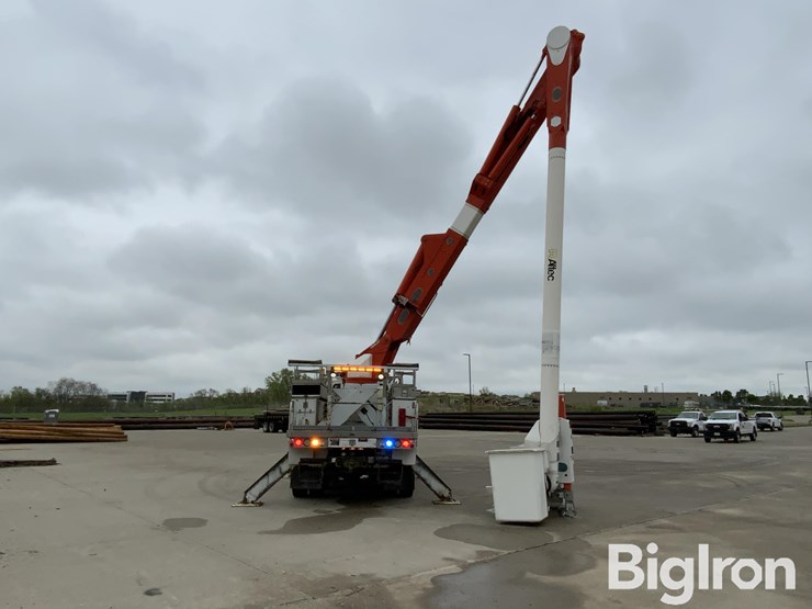 2016-freightliner-m2-106-image-14