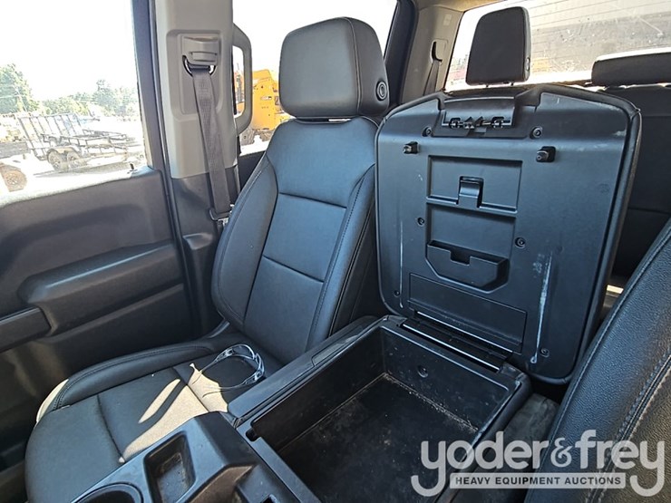2022-chevrolet-1500-image-36