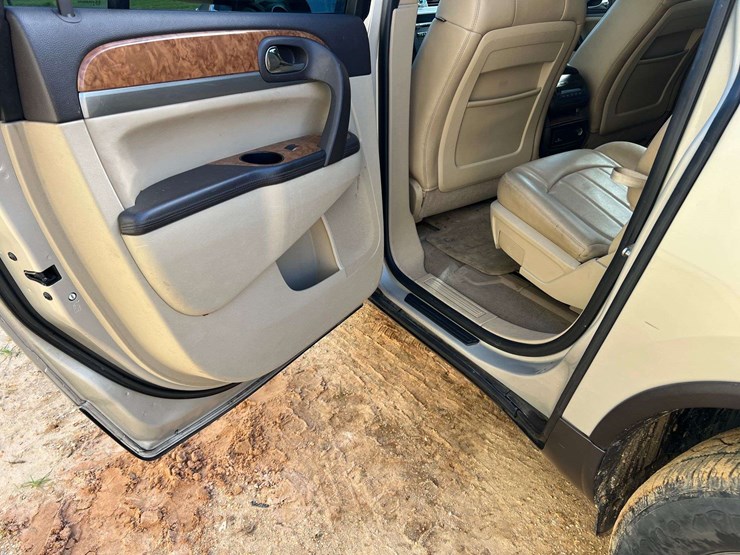 2011-buick-enclave-cxl-image-13