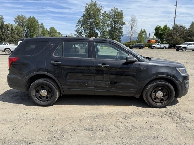 2018-ford-explorer-image-3