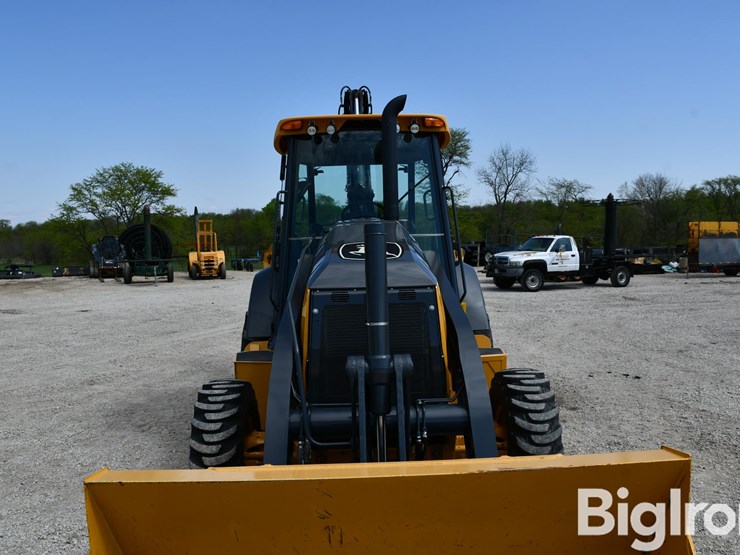 2024-john-deere-410-image-10