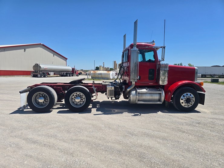 2007-peterbilt-379-image-25