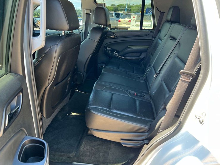 2015-chevrolet-tahoe-lt-image-13