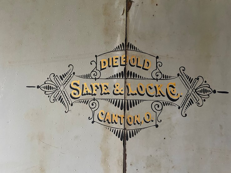 #7082-•-die-bold-safe-and-lock-co.-safe-image-3
