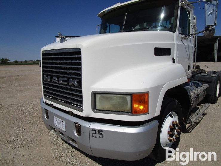 2003-mack-ch613-image-15